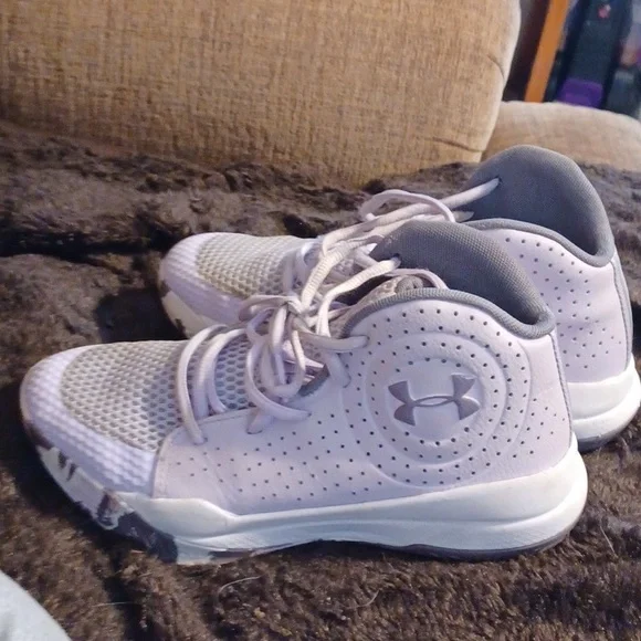 Under armour size 3.5 youth high tops - Picture 2 of 4